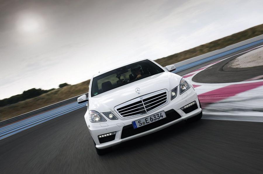  Mercedes-Benz E63 AMG Wagon 2012 года  (фото 27 из 43)